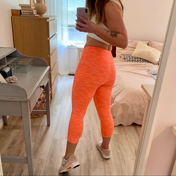 Old Navy Pants - 🔥 Old Navy Neon Elevate Crop Leggings